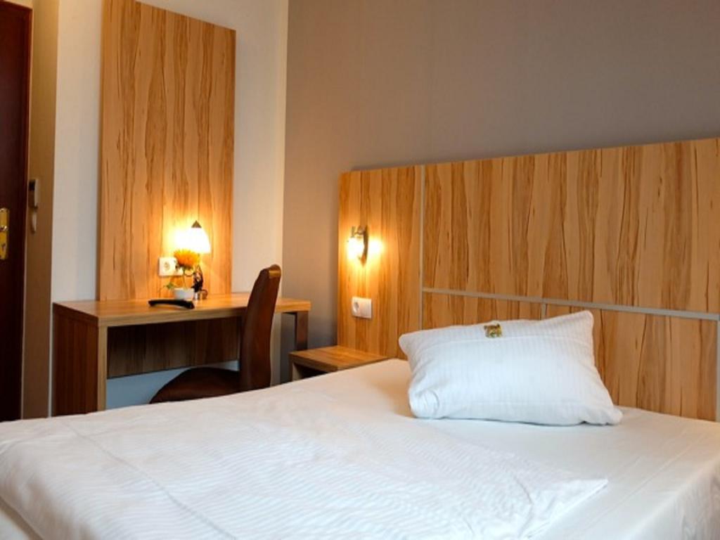 Hotel Am Schelztor Эсслинген Номер фото